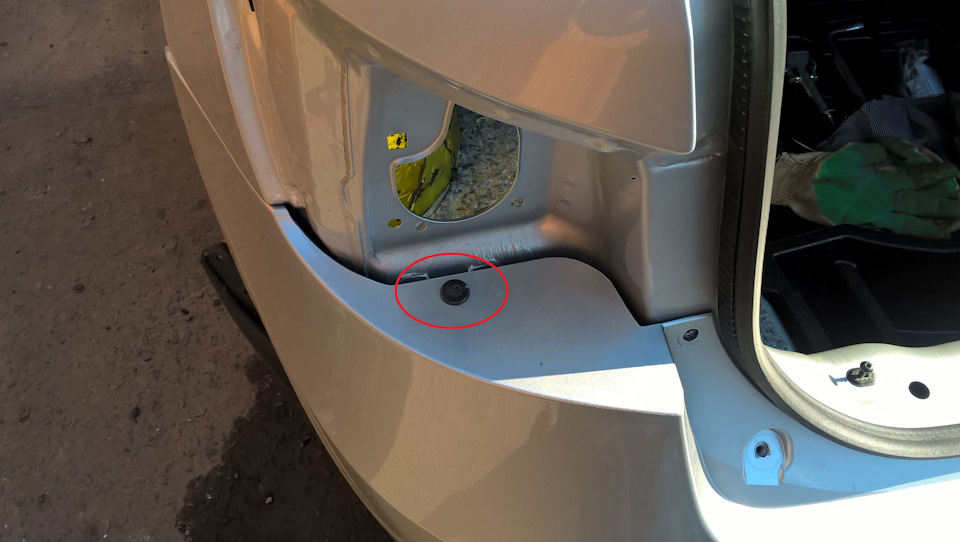 Под фонарями притаились еще болты крепления. Торекс Т30. — Lada Vesta (1G)