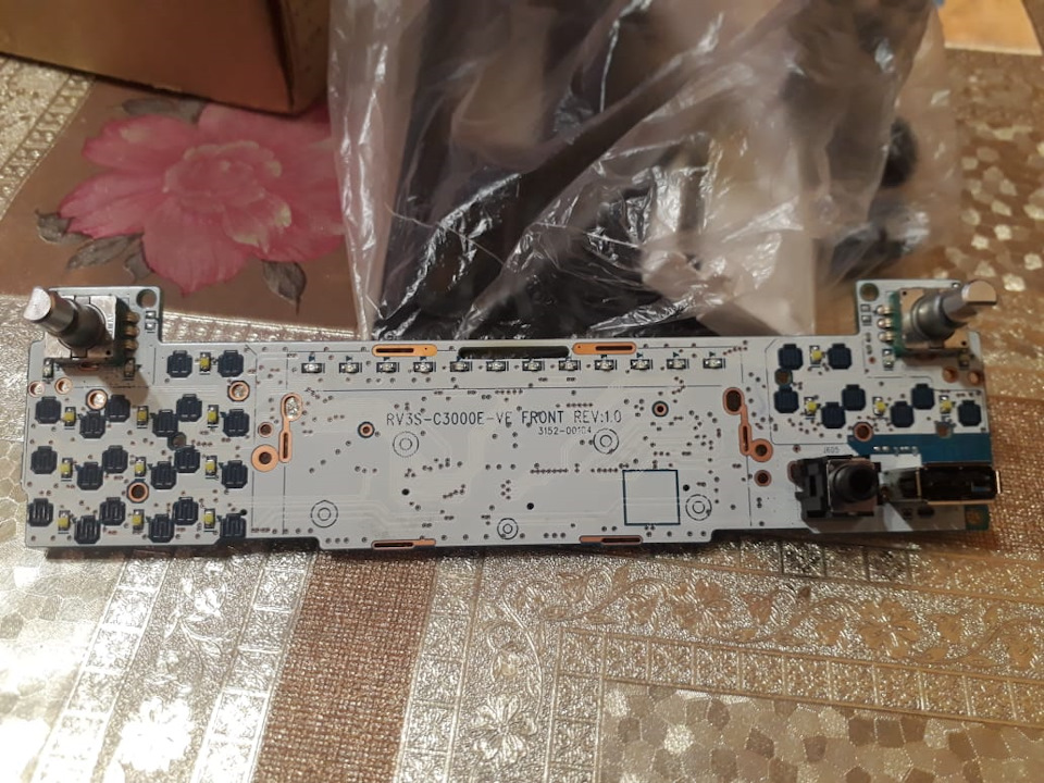 Пересвет магнитолы Ларгус. — Lada Largus Cross, 1,6 л, 2018 года ...