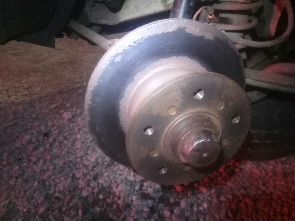 Снятие суппорта. Выкручивание болта с сорванными гранями. — Mercedes ...