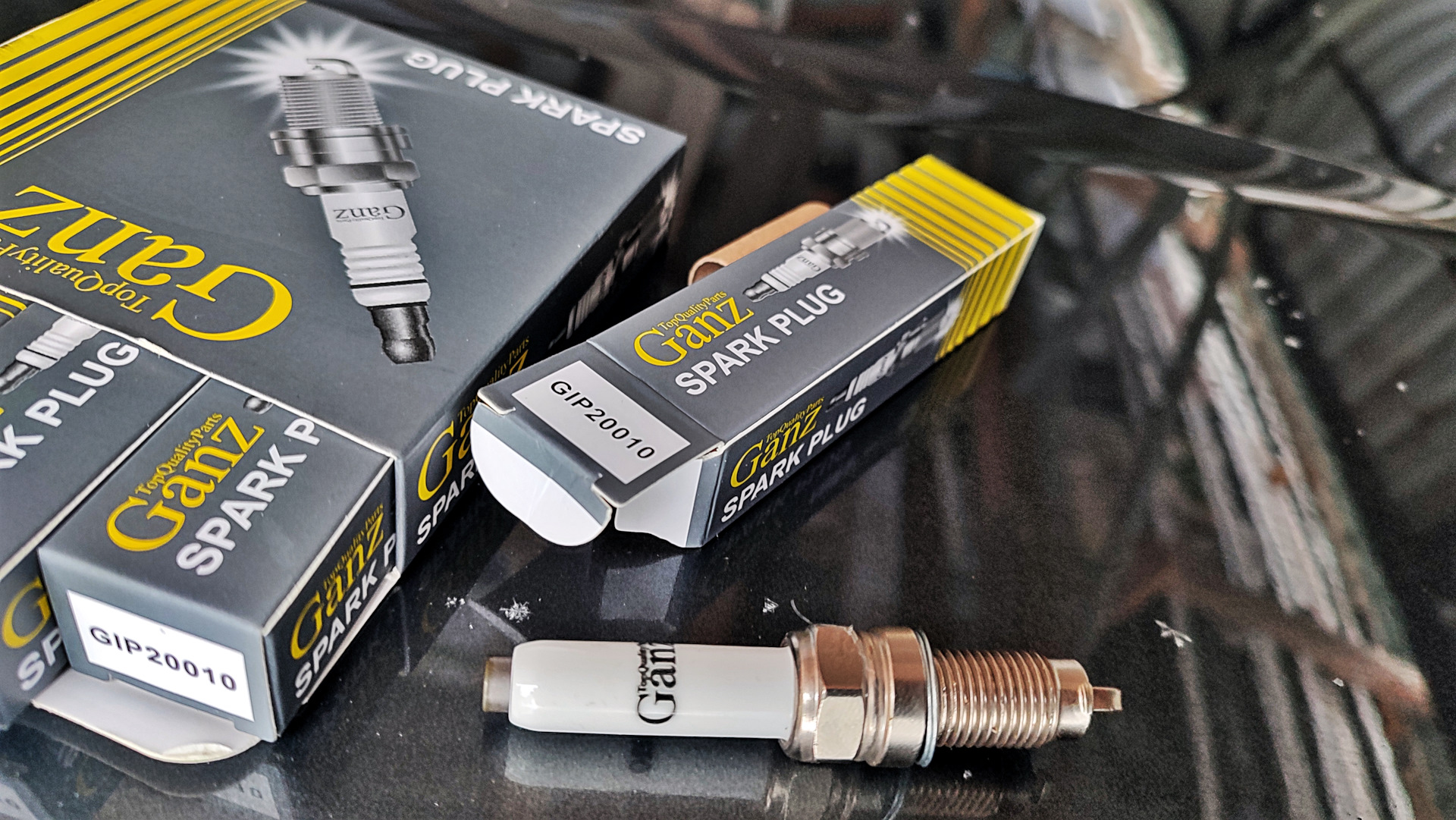 формы для свечей из парафина. подставка для свечей из глины. свечи таблетки. свечи с деревянным фитилем своими. свеча и мелок.