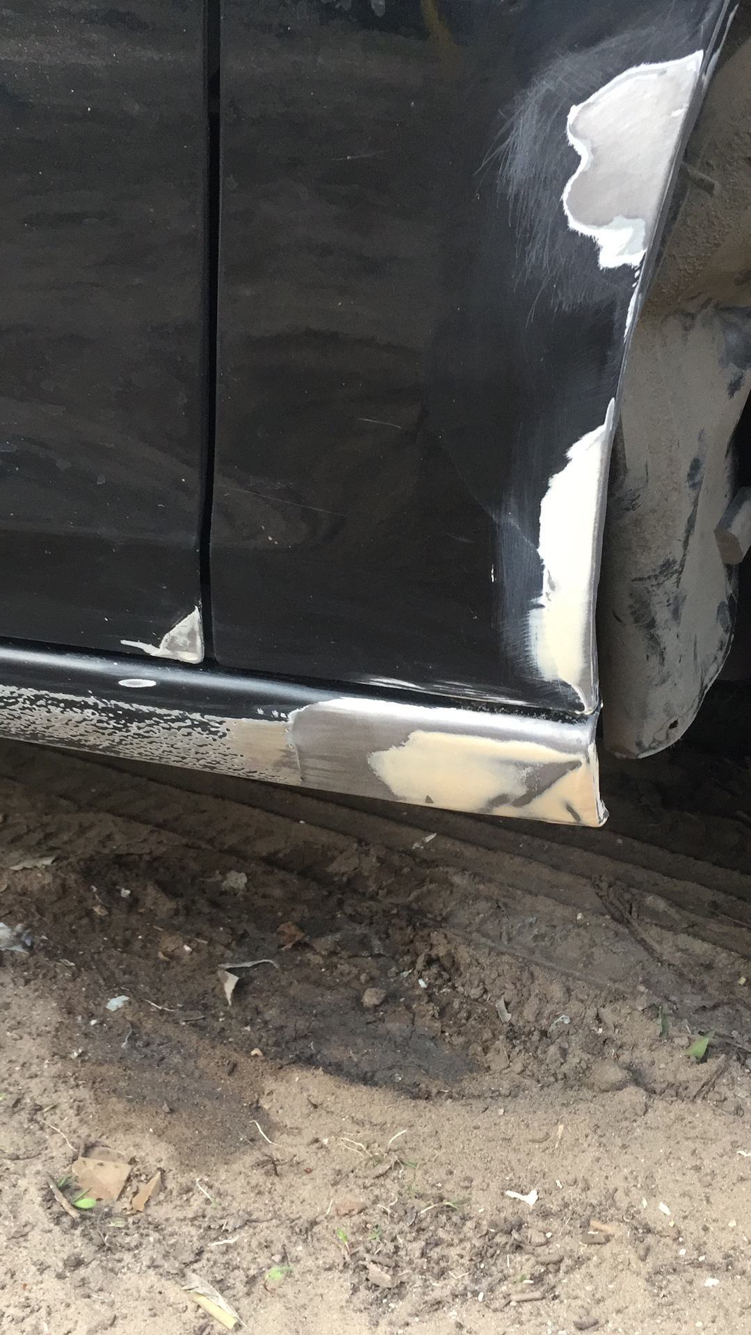 Покраска порогов автомобиля. Покраска порогов автомобиля. Пороги на авто. Покраска порогов автомобиля. Крашеные пороги автомобиля.