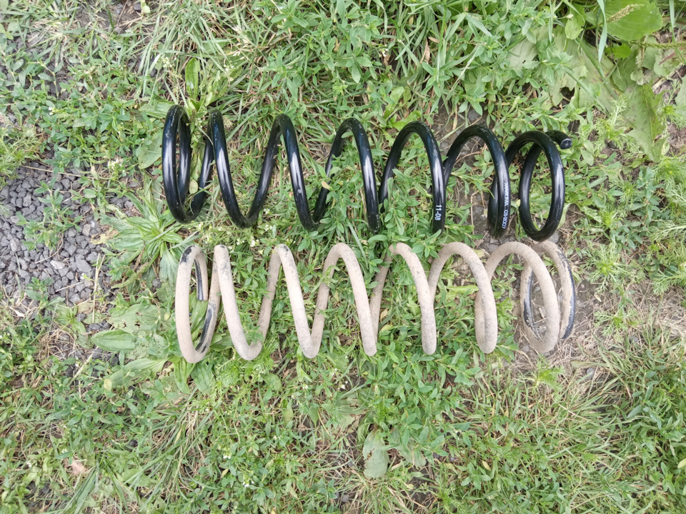 Длина родных пружин 330 мм, Куб — 345 мм. — Daihatsu Mira (L275/L285)