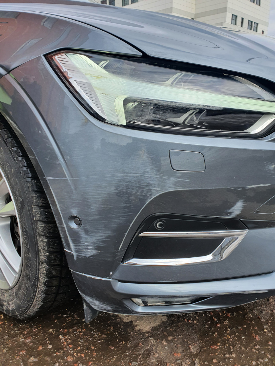 Ударили машину на парковке :( — Volvo XC60 (2G), 2 л, 2018 года | ДТП |  DRIVE2