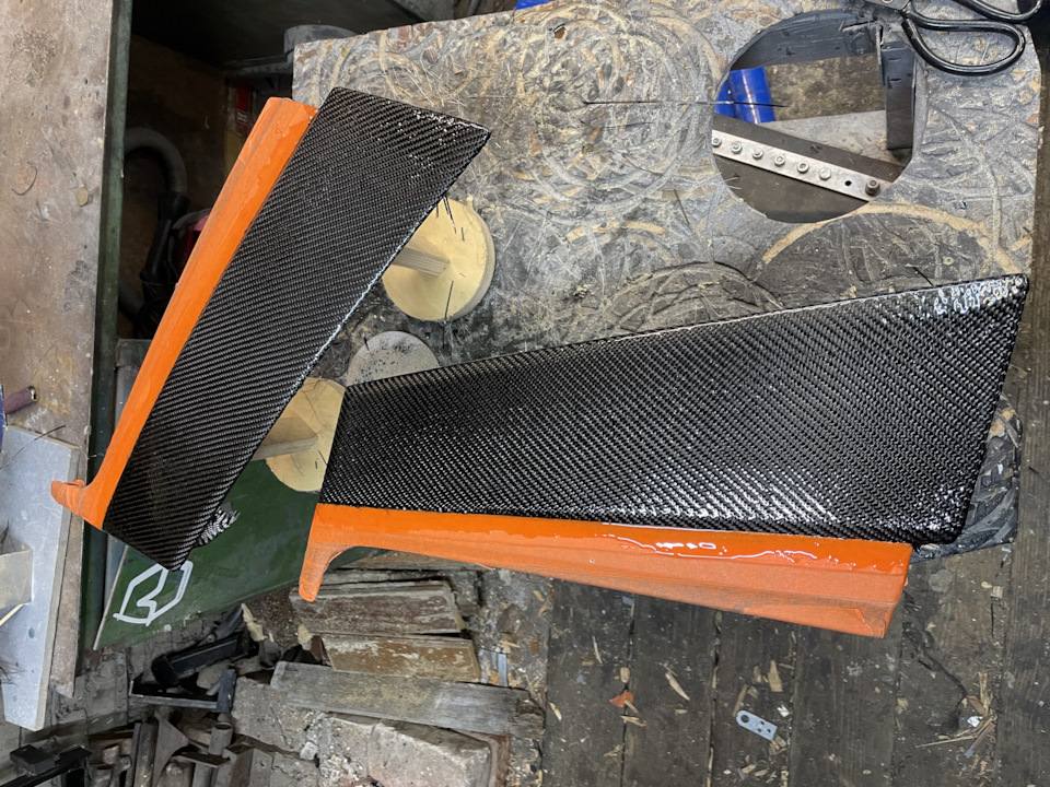 Поехал домой в отпуск и заодно на небольшие курсы по ламинации карбоном ...