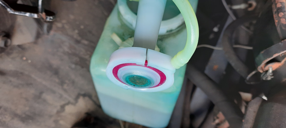 Лопнул корпус насоса омывайки. — ГАЗ 31029, 2,5 л, 1997 года | другое ...