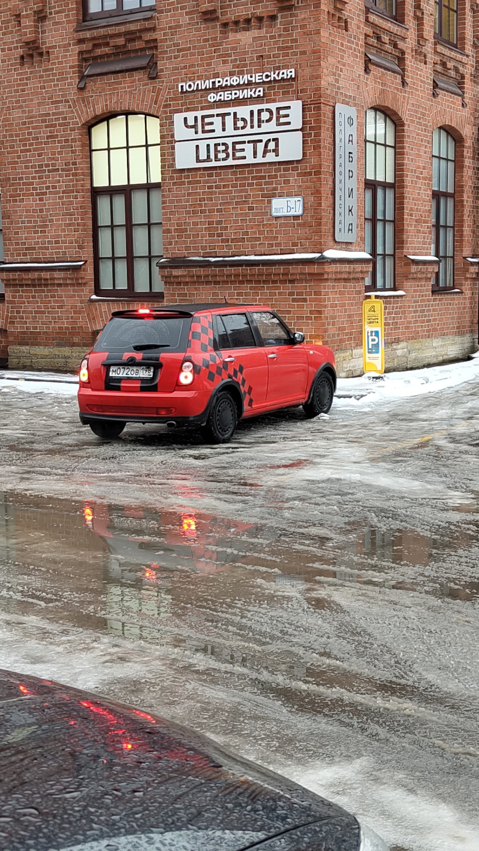 Стою пью кофе и вижу кто-то на моей машине 😂 — MINI John Cooper Works, 2  л, 2017 года | прикол | DRIVE2