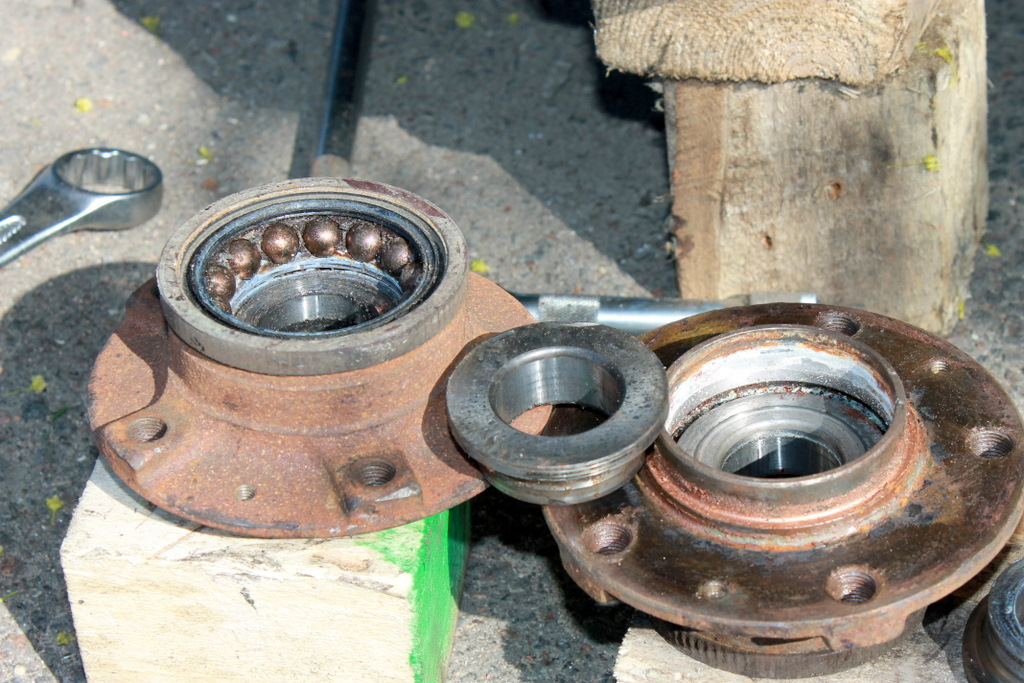 Замена задних подшипников, пыльника рейки, ревизия троса ручника ...