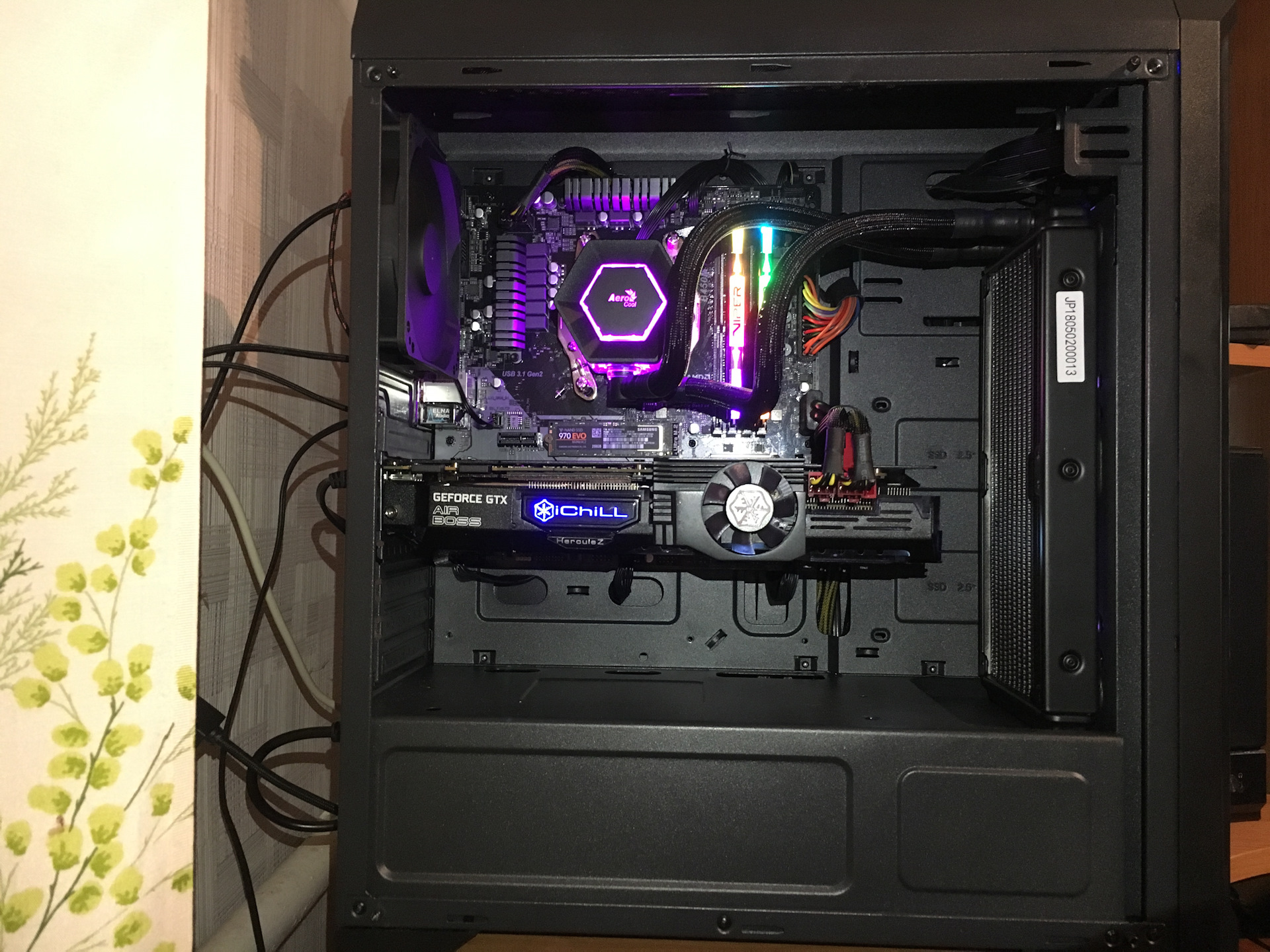 На корпусе которой установлен. 5 sata внутри корпуса. Вдув выдув вентилятора корпус cougar mx 350. Материнка в корпусе. Scythe orochi scorc-1000.