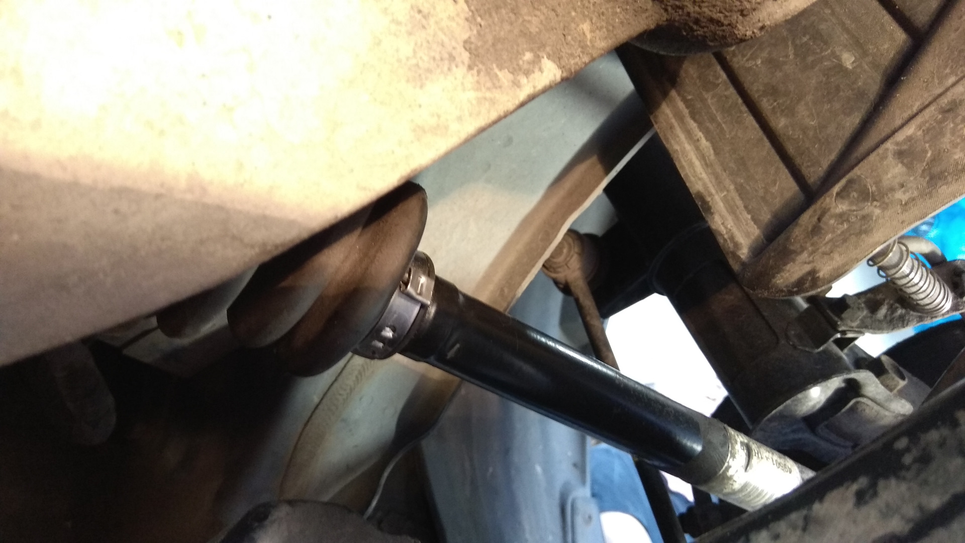 Замена хомута пыльника шруса — KIA Ceed (1G), 1,4 л, 2007 года | своими ...