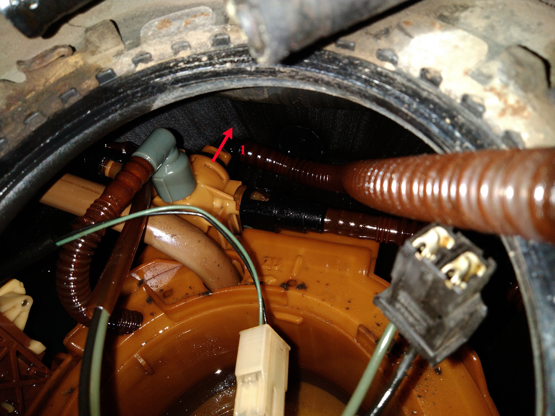 Замена топливного насоса на Ауди А6 С5 Кватро — Audi A6 (C5), 2,8 л ...