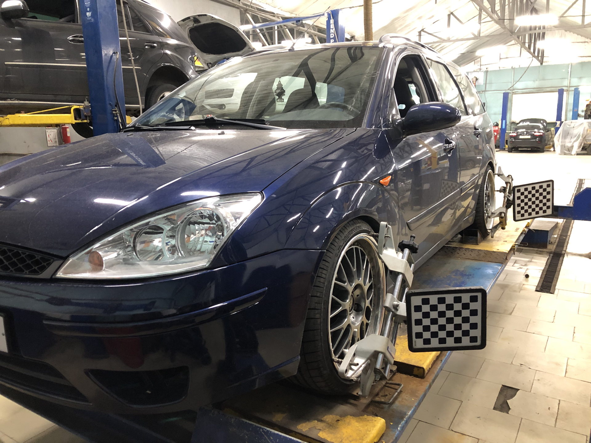 Ремонт форд фокус 3. Focus 2 sedan после дтп. Форд мондео 3 на подъемнике. Форд фокус 1 с крашеными фарами. Ремонт форд фокус 1.