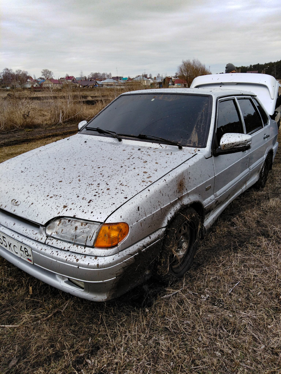 Застрял в поле 😀😀😀 — Lada 2115, 1,5 л, 2003 года | помощь на дороге |  DRIVE2