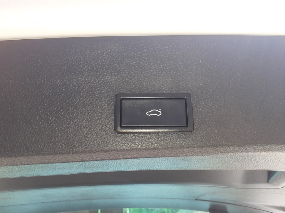 Не работает кнопка закрывания багажника — SEAT Ateca, 2 л, 2017 года ...