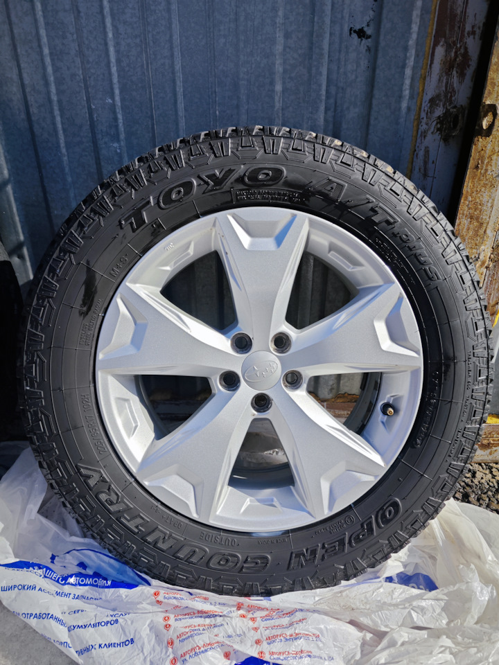 Шины всесезонные Toyo 225/65 R17, литые диски ENKEI 7Jx17 ET48 5x100 на ...
