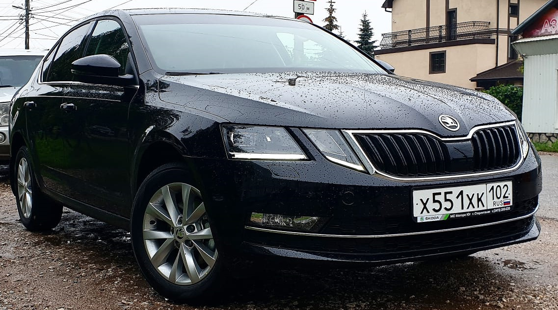 Шкода черного цвета. Skoda Octavia a7 FL Black Edition.