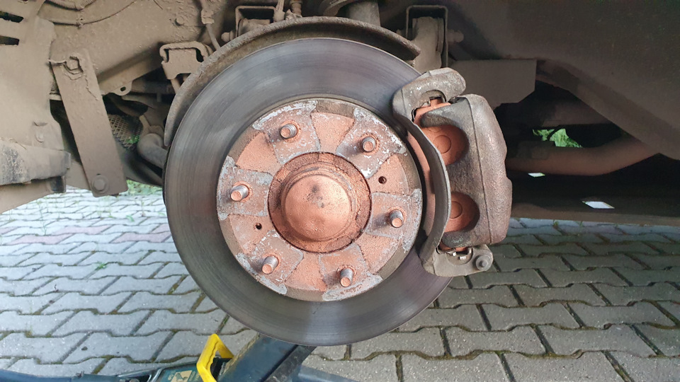 Пружинная пластина колодок — Mitsubishi Pajero (4G), 3 л, 2013 года ...