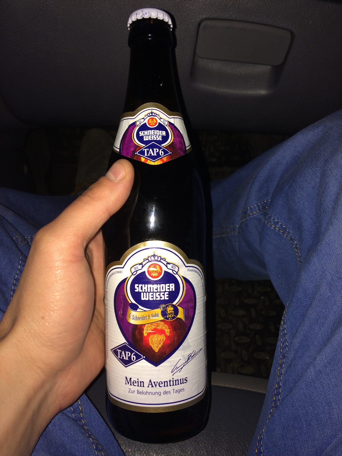 Schneider weisse aventinus. Schneider Weisse пиво темное. Шнайдер тап 6. Шнайдер Авентинус тап 6 тёмное. Шнайдер 6 пиво.