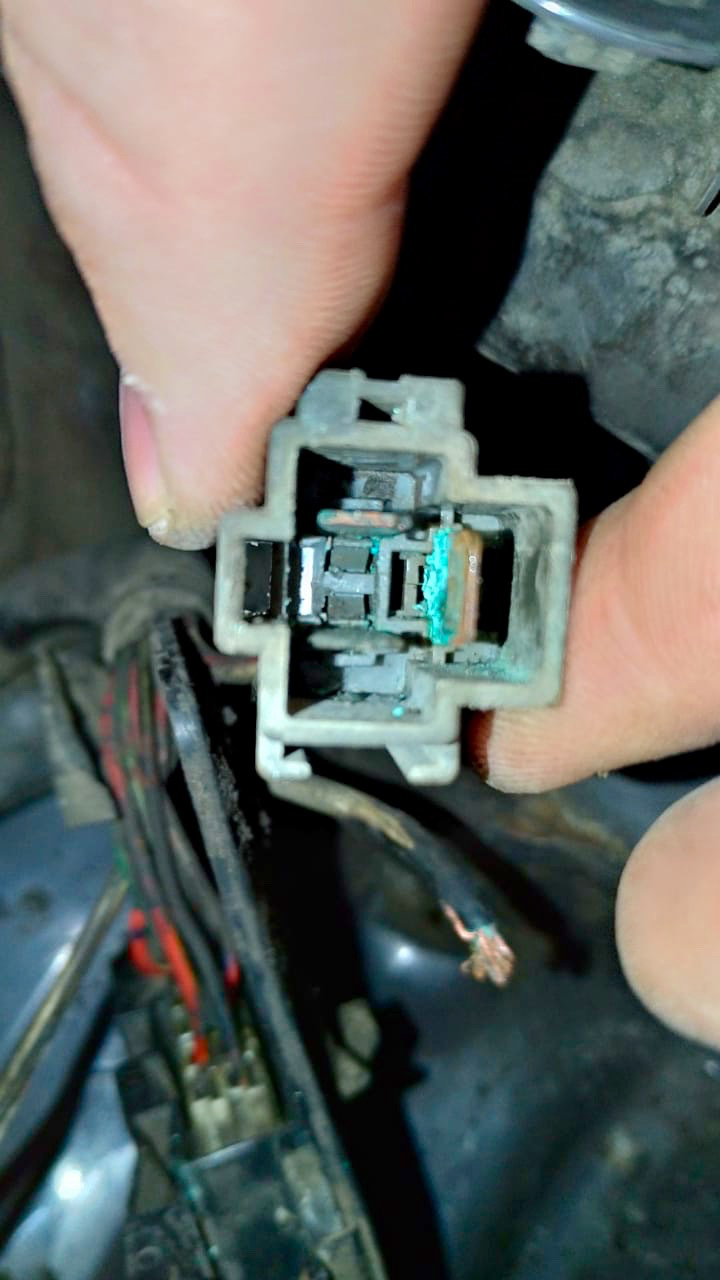 Потухли габариты/задний стоп/складывание зеркал — Toyota Chaser (80), 2 ...