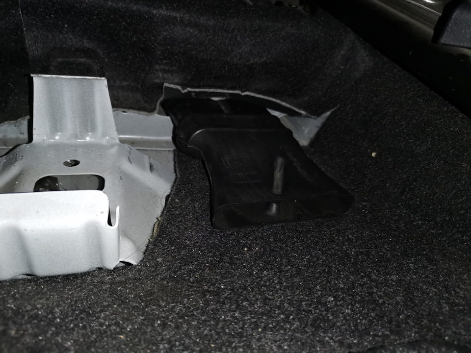 Обдув ног задних пассажиров — Toyota E160, 1,8 л, 2015 года | своими ...