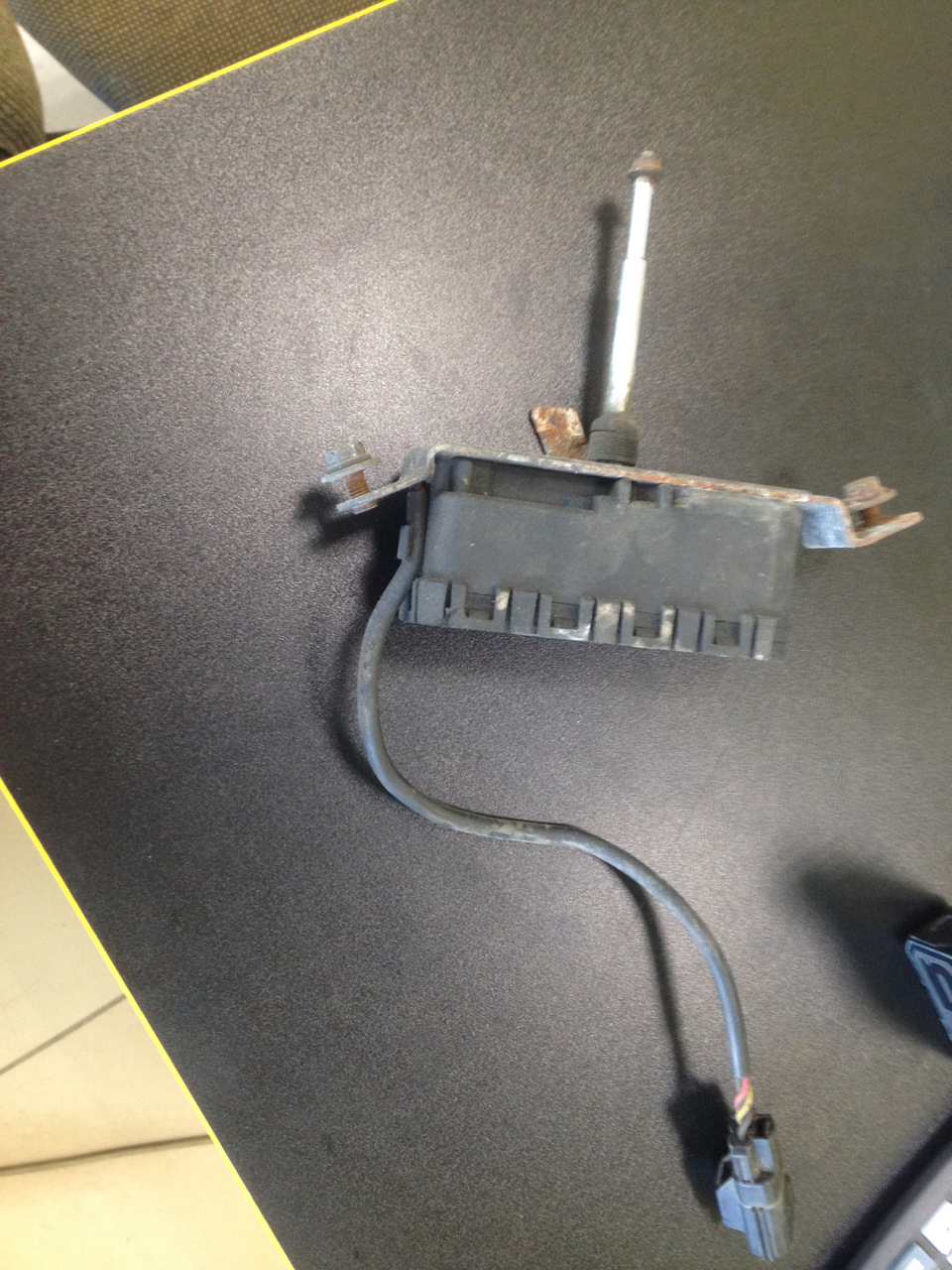 Кто подскажет? Дворник на фаре… — Volvo S80 (1G), 2,4 л, 2004 года ...