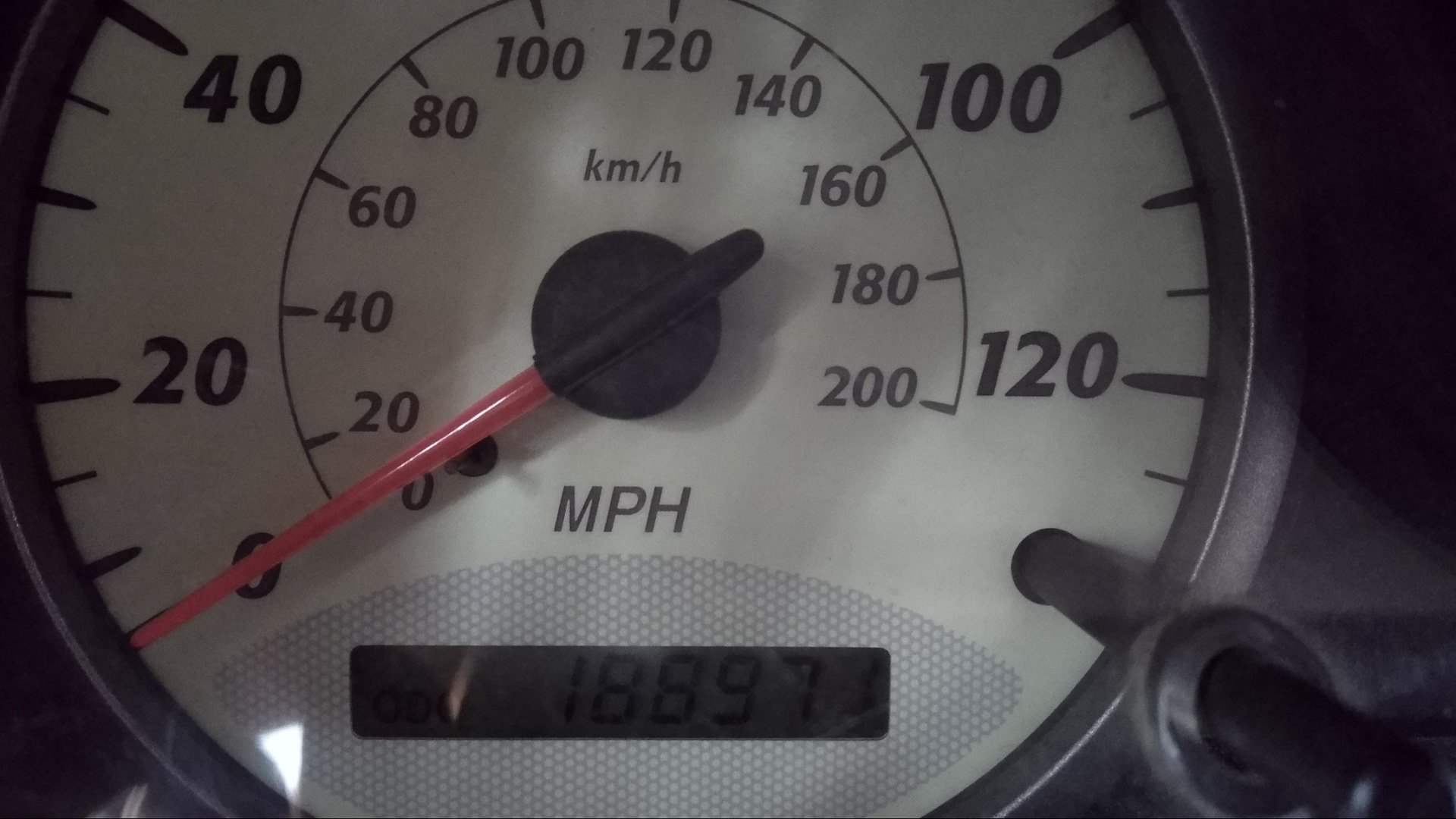 160 милей в км ч. Одометр RAV 4 2001. Спидометр Volvo 120км в час. Рав 4 спидометр 140 км. Спидометр Соболь 4х4 пробег 70000 км.