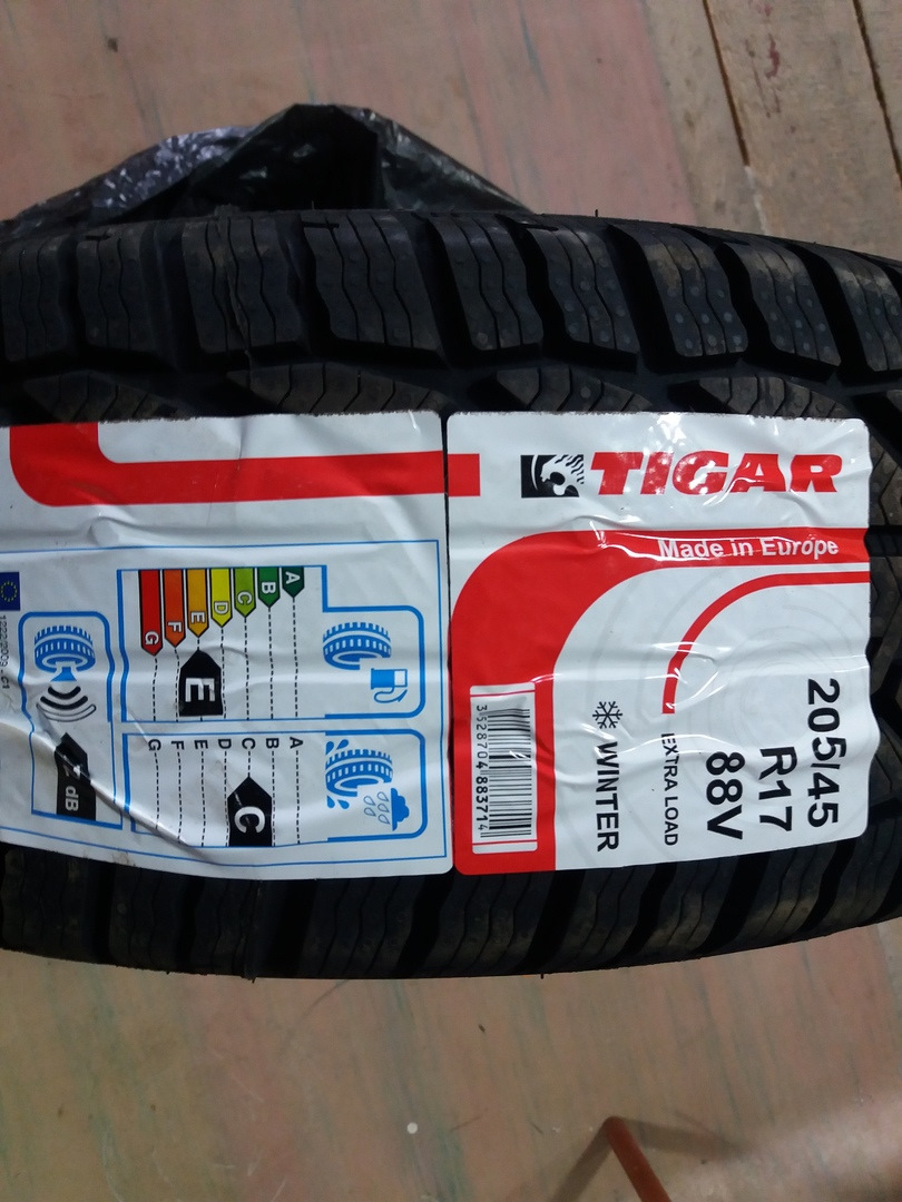 Tigar 205 45 r17. Tigar Winter 205/45 r17 88v. Шина Tigar Winter 205/45r17. Tigar Winter 205 40 r17. Зимняя резина Тигар Винтер р 17 205/45.