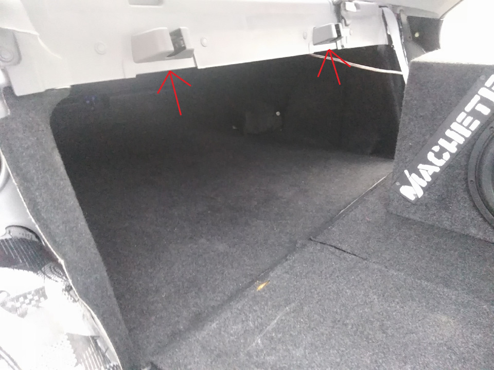 Як відкрити багажник на Мазді 6?