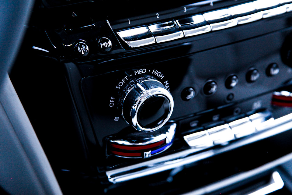 Автомобиль открытые двери rolls royce