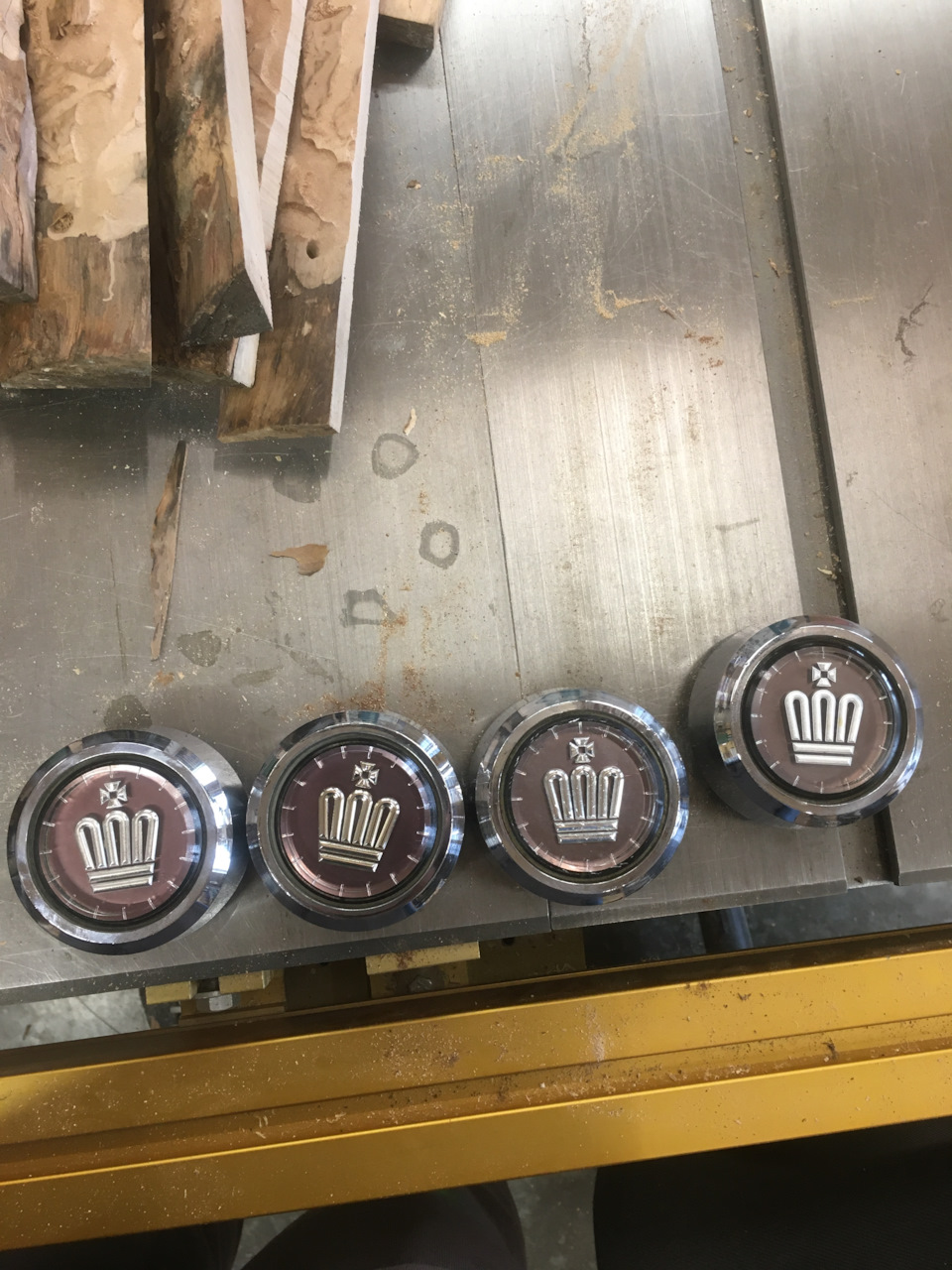 4 штуки и все разные)) — Toyota Crown (S120)