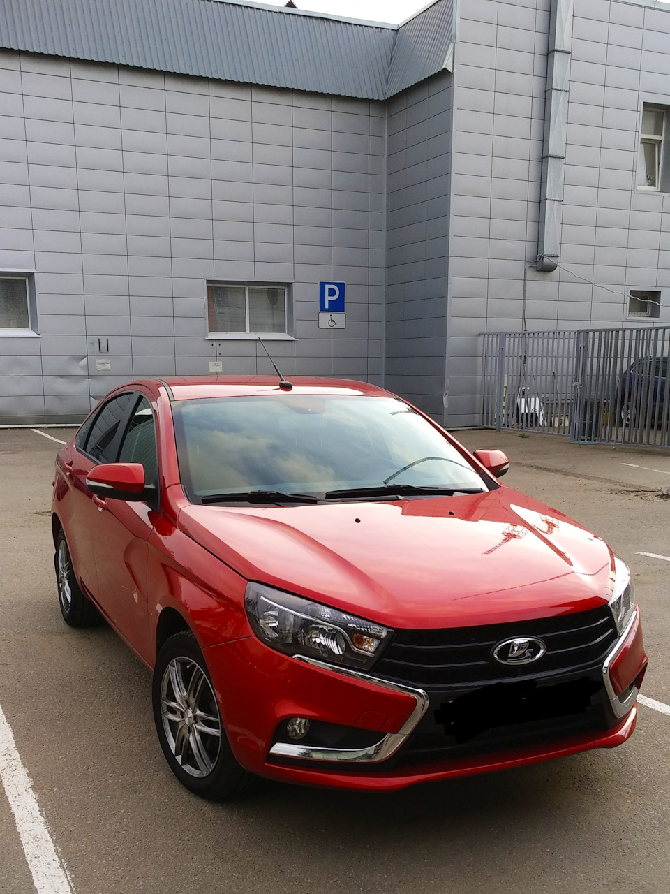 Последняя дискотека — Lada Vesta, 1,6 л, 2017 года | продажа машины | DRIVE2