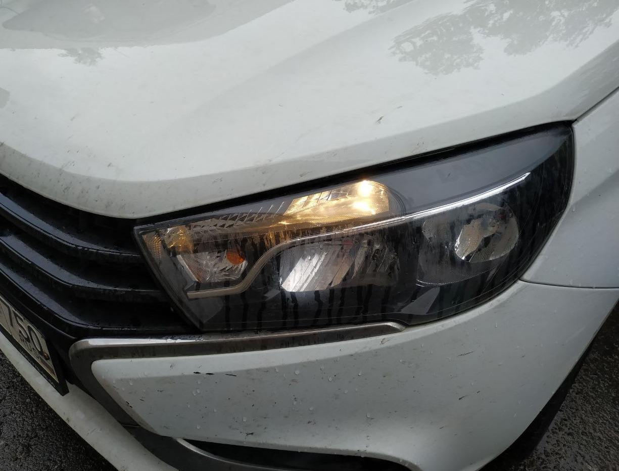 Сгорела первая лампочка — Lada Vesta SW (1G), 1,8 л, 2019 года ...