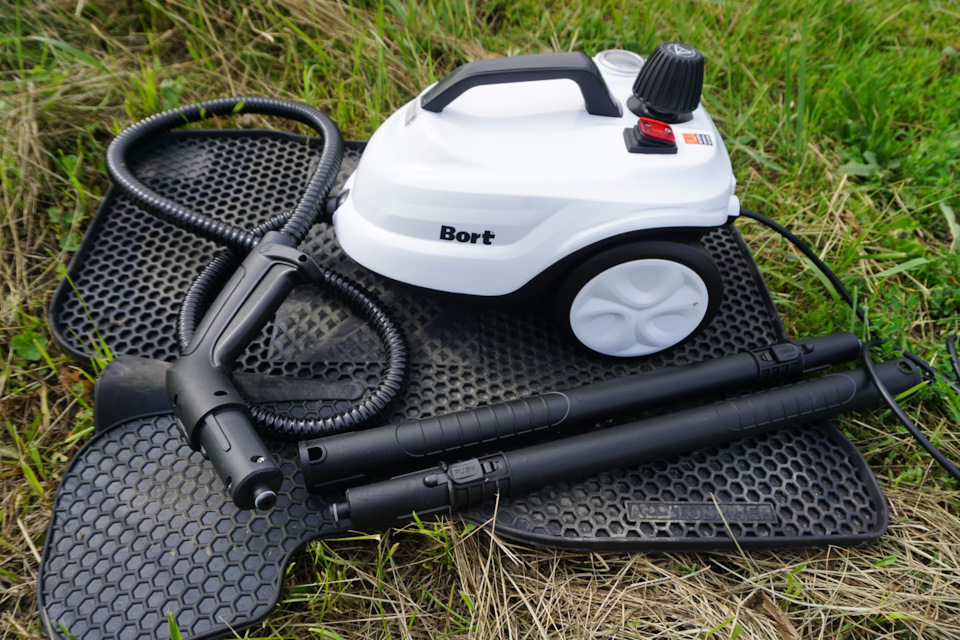 Пользоваться можно как с удлиняющими трубками, так и просто шлангом с необходимой насадкой — длина шланга 1.4 метра. — Lada Приора хэтчбек