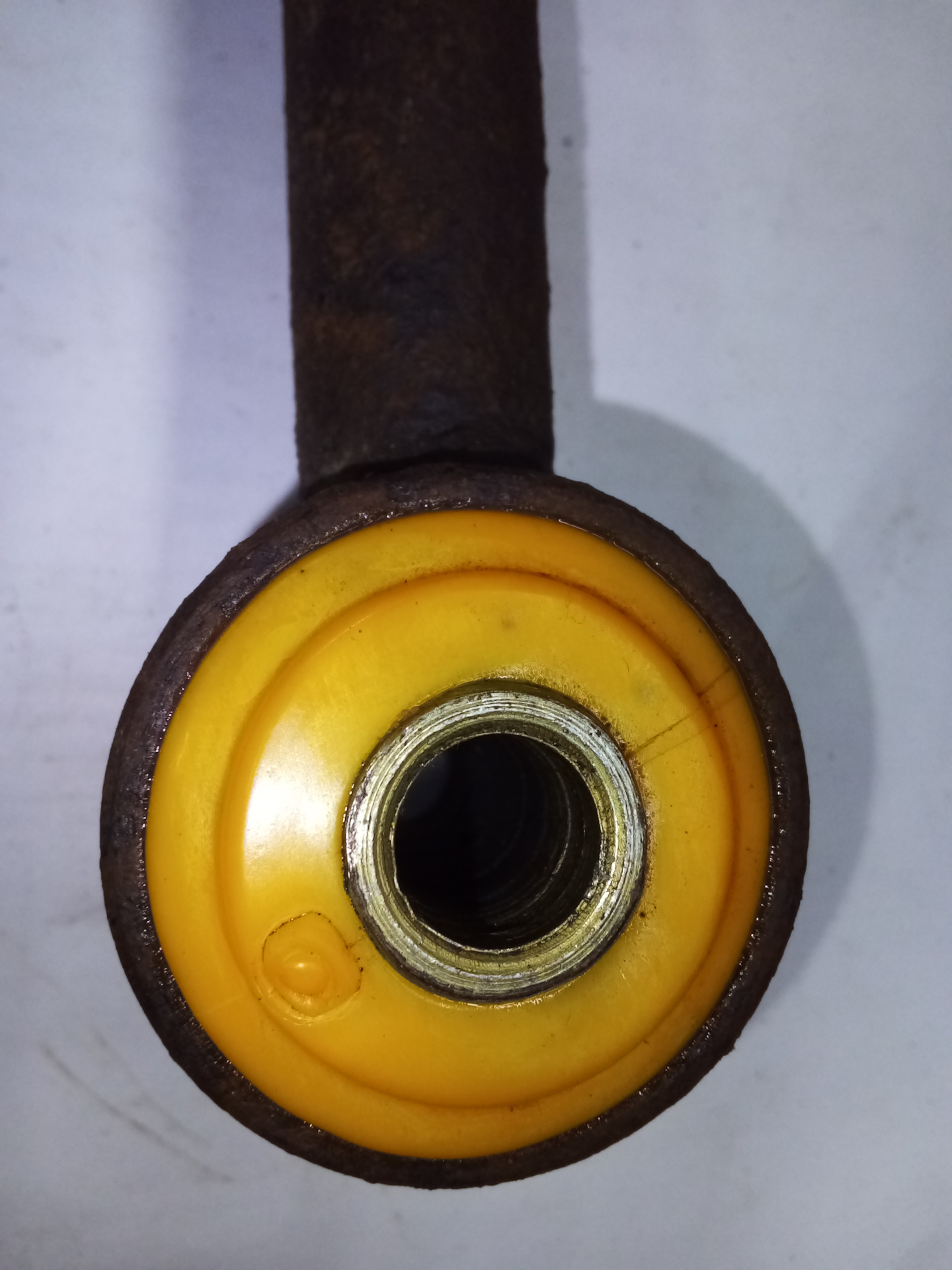 Реактивные тяги заднего моста. — ИЖ 2126, 1,7 л, 2002 года | своими ...