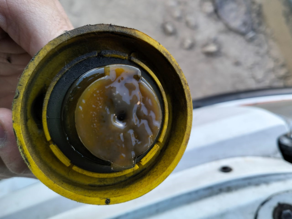 Эмульсия под клапанной крышкой — Renault Master (2G), 2,2 л, 2003 года ...