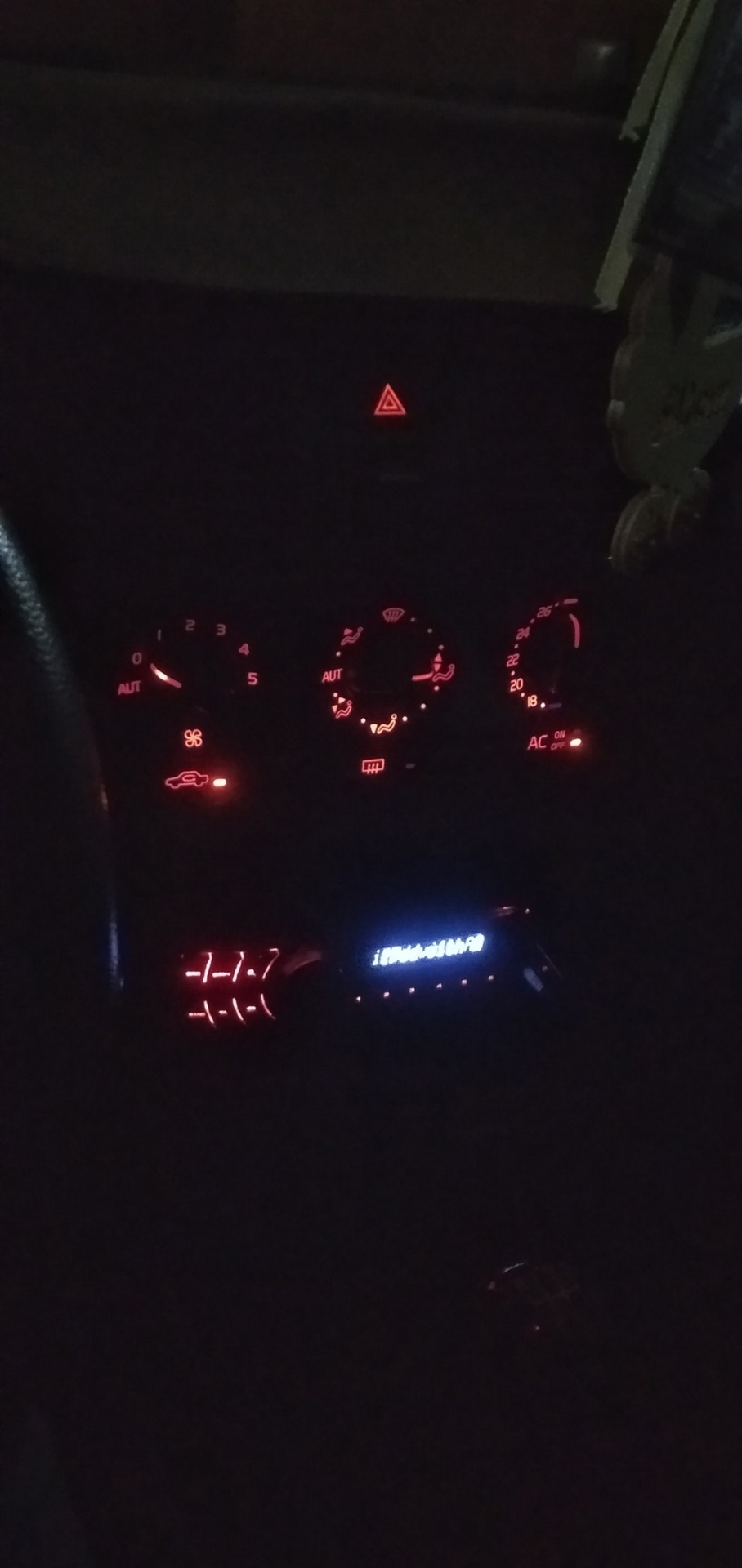 Печка дует горячим. — Volvo V40 (1G), 1,8 л, 2000 года | поломка | DRIVE2