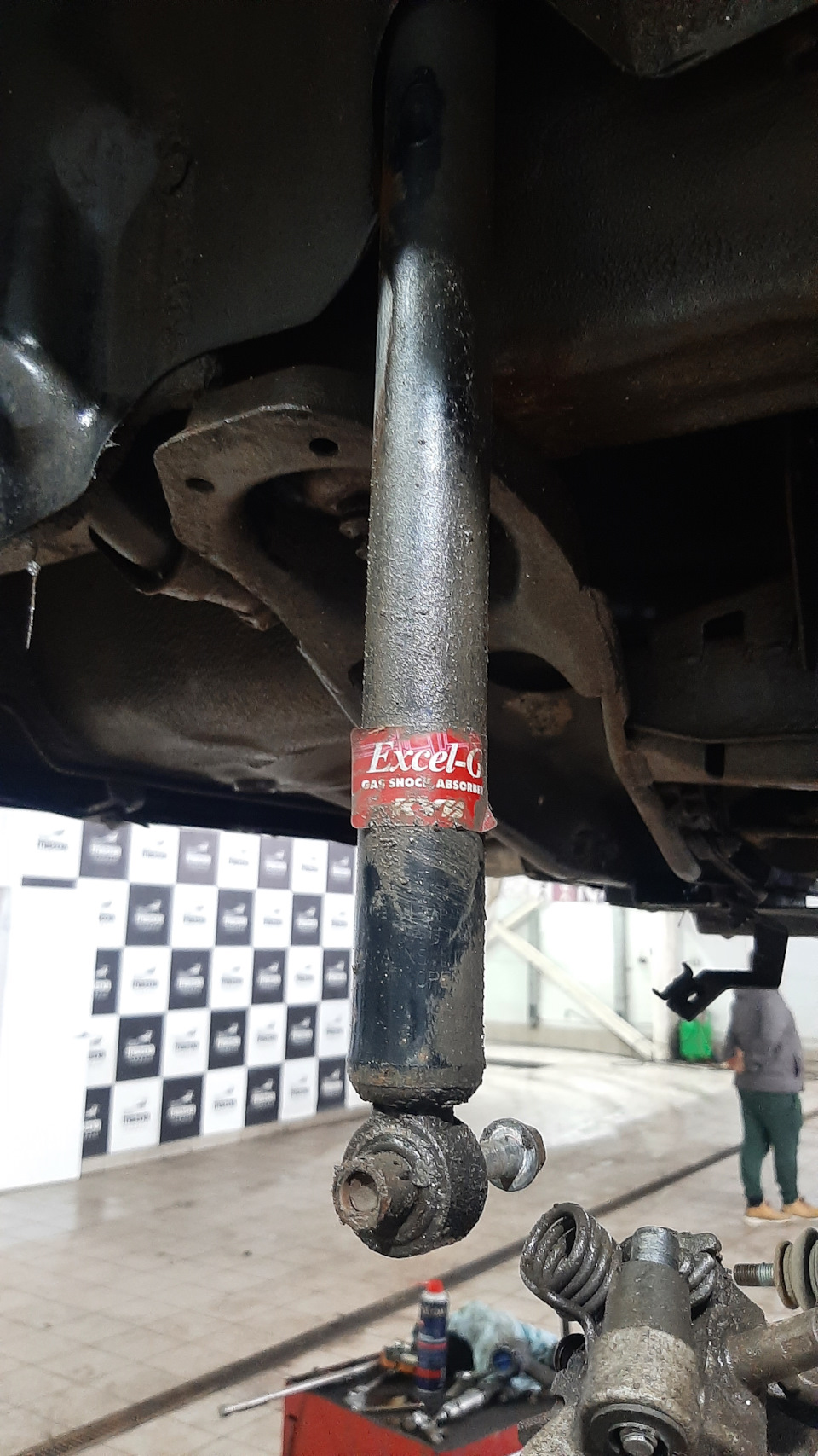 Амортизаторы замененные ранее в результате неправильной диагностики причины стука в подвеске) — Mazda 3 (1G) BK