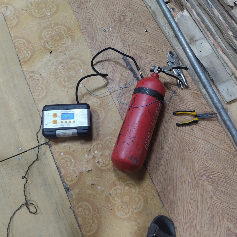 Бустер для накачки бескамерных шин. — Renault Duster (1G), 1,5 л, 2015 ...