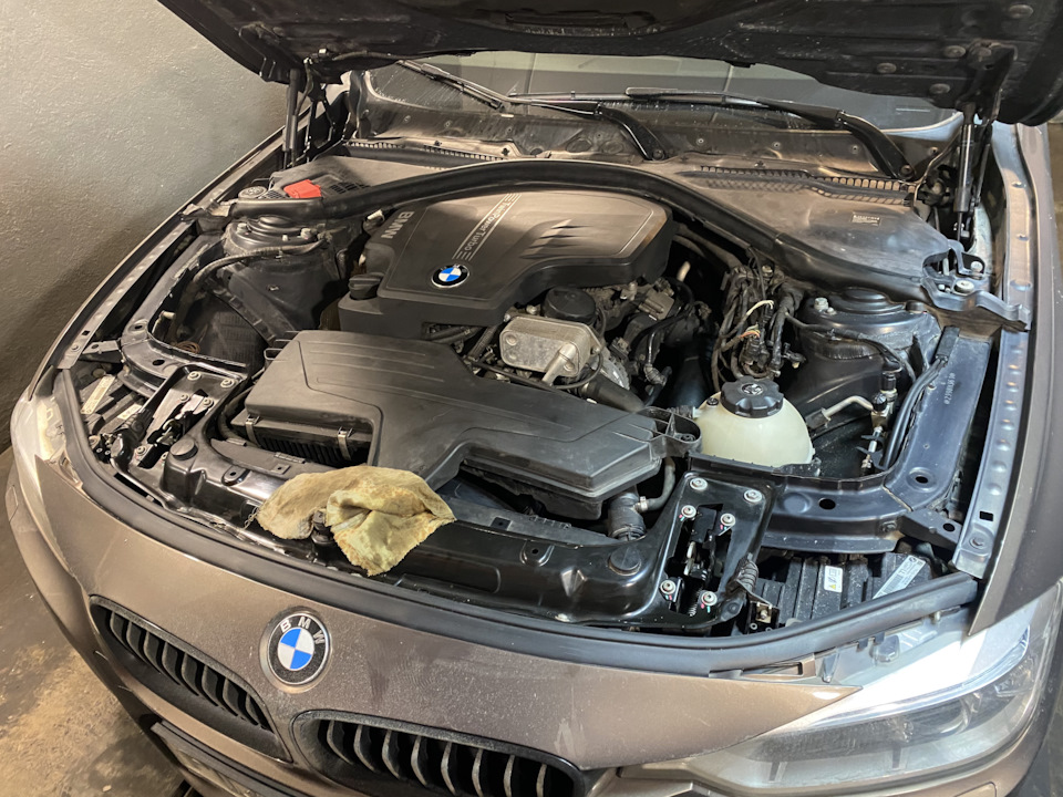 Плановая замена масла. Чистка тормозного поршня. — BMW 3 series (F30 ...