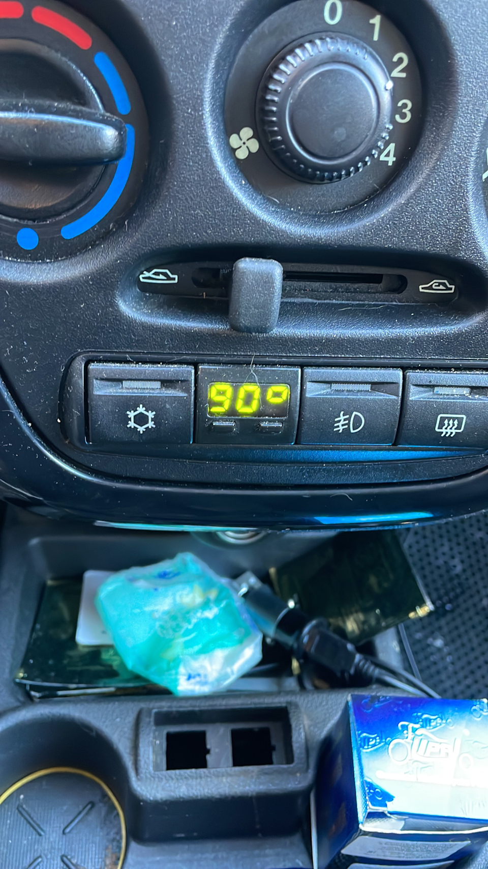 Лада гранта заслонка горячего воздуха. Лада гранта плохо греет печка. Блок режима обдува печки на гранту. Радиатор отопителя салона лада гранта. Как сделать гранту теплее.