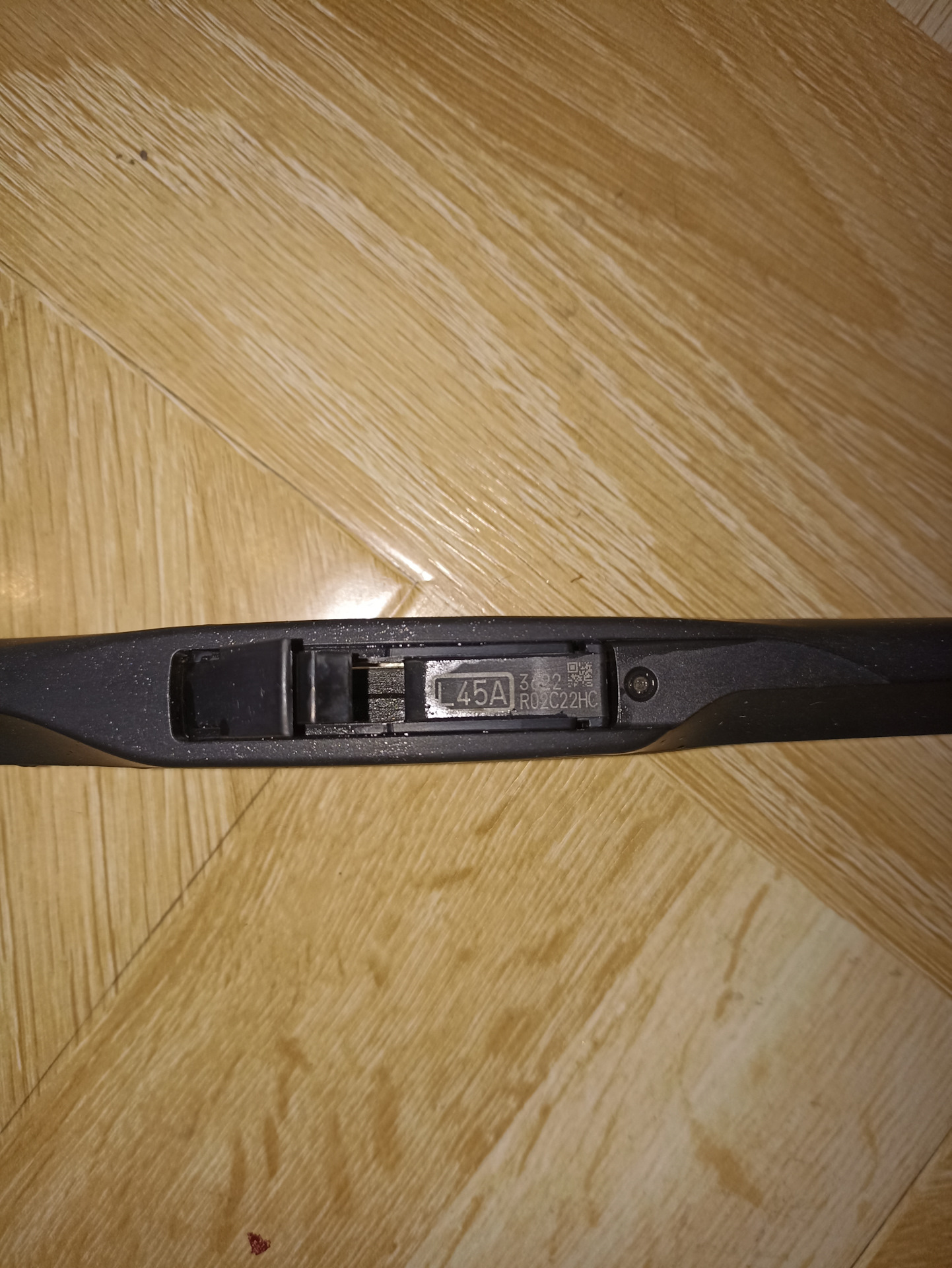 Замена лент/резинок в щетках/дворниках стеклоочистителя на EG21-67-333 ...