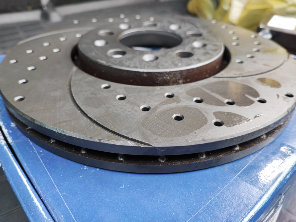 Замена тормозных дисков — Skoda Rapid (2G), 0,5 л, 2021 года | тюнинг ...