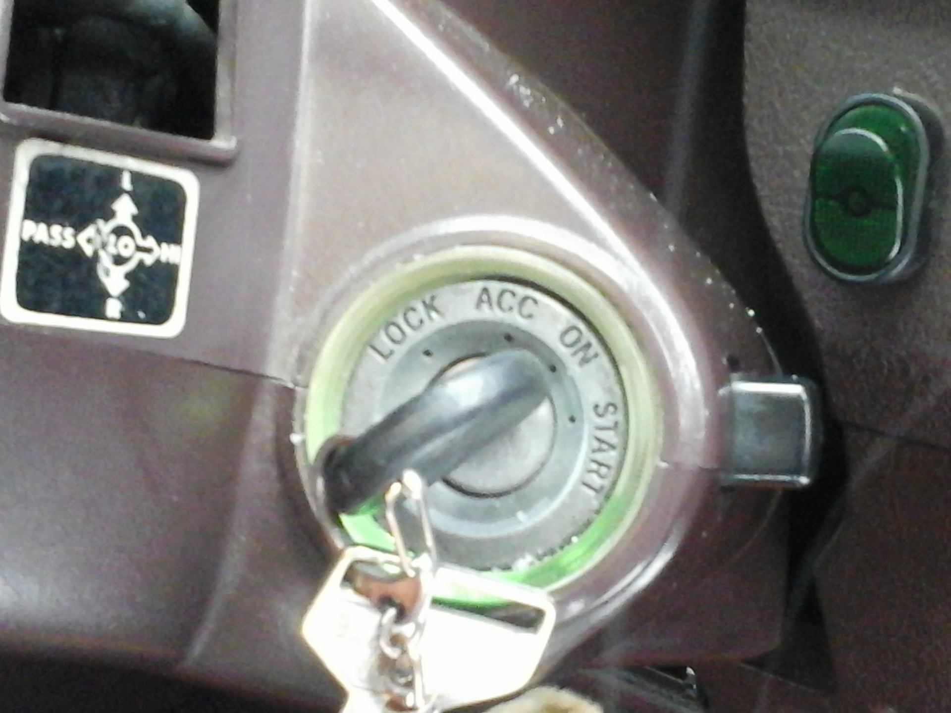 Если коротко — нет зарядки, вроде как разорвана цепь возбуждения ...