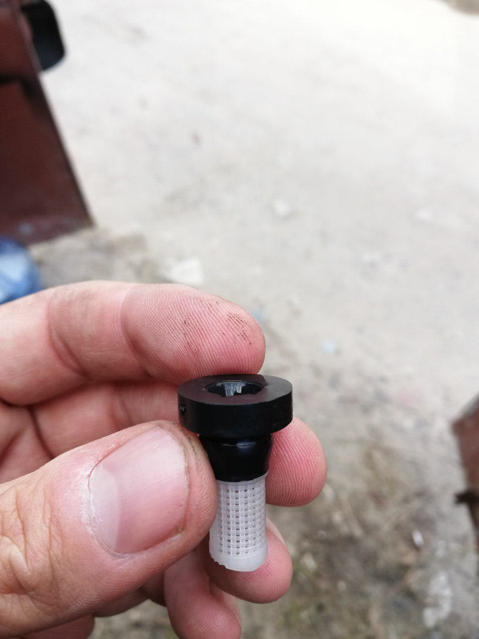 Протекает бачок омывателя. Ищу информацию о запчасти. — Honda Civic 5D ...