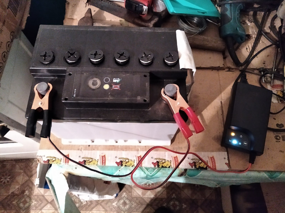 Разборки с аккамулятором ч.2 Зарядка акб зарядным устройством BL1204 ...