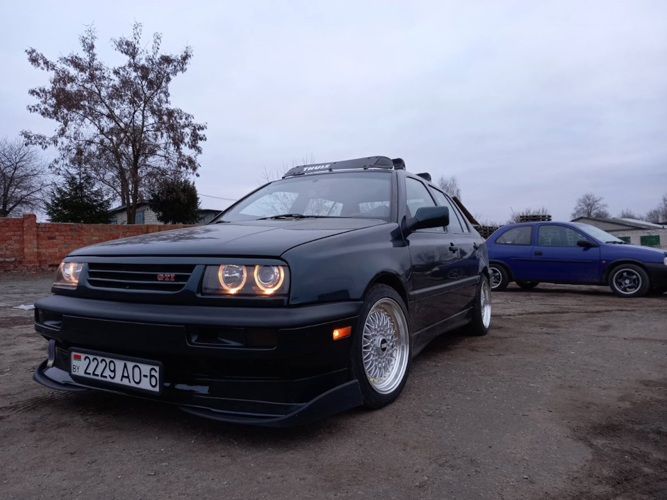 Фольксваген Венто 1992 stance