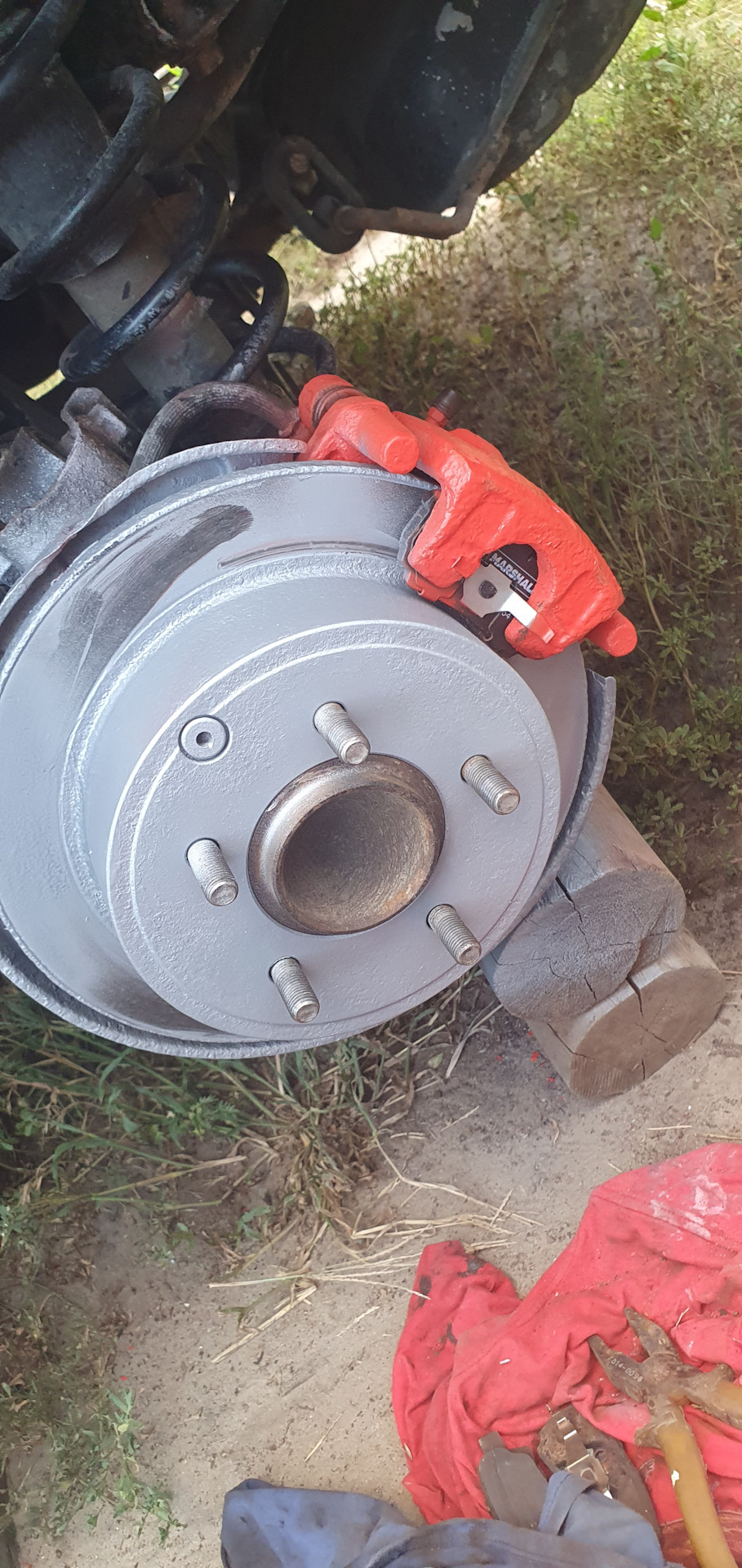 Замена задних колодок и покраска суппорта… — Dodge Caliber, 2 л, 2007 ...