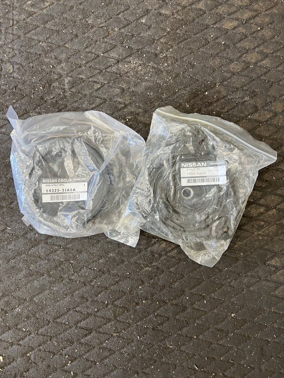 Опоры — Nissan Teana (L33). Запчасти на фото: 543253JA0A, S4320