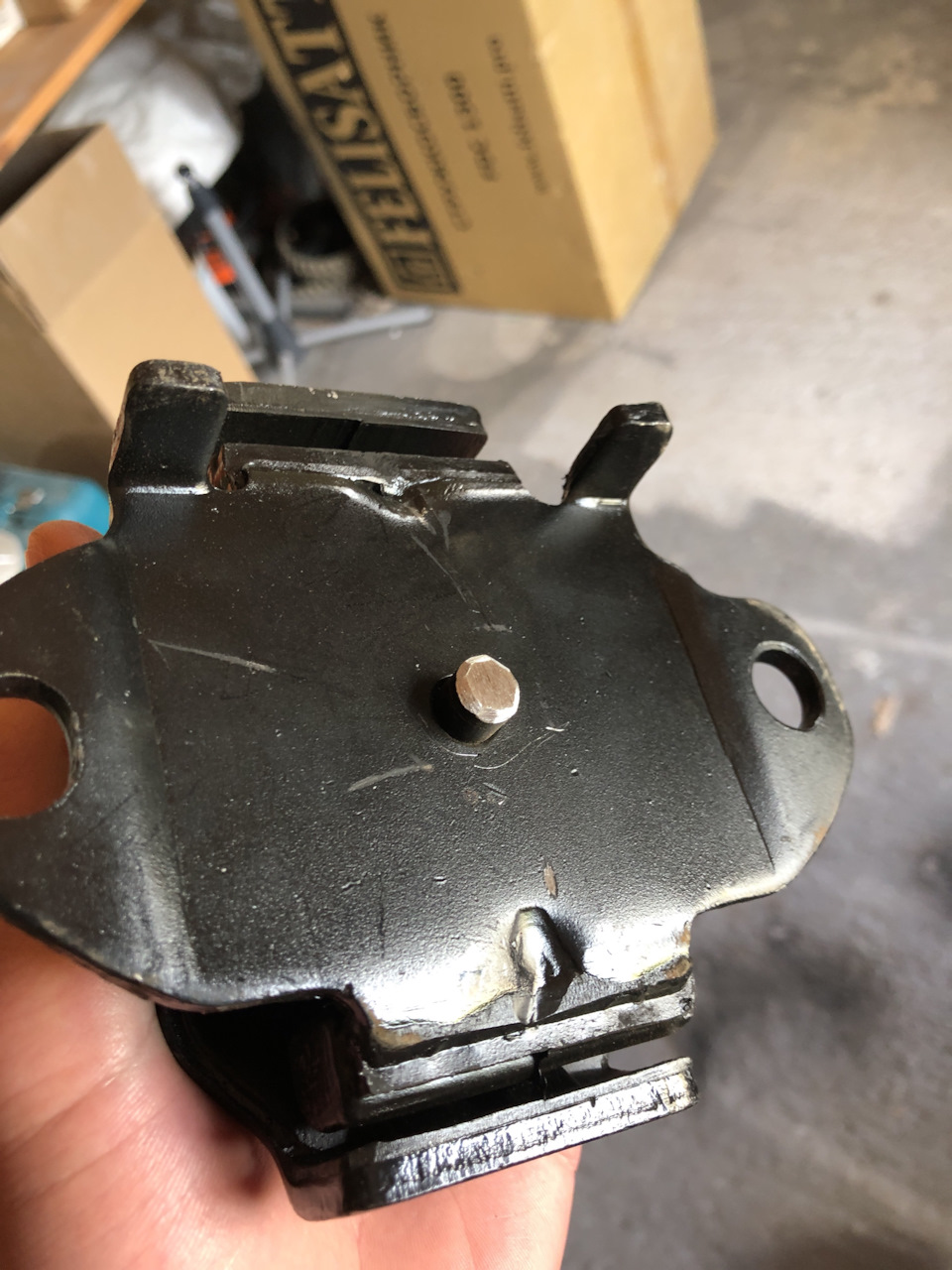 сточил порядка 5мм, осталась значительная часть, примерно как на стоковых подушках. — Toyota Crown (S120)