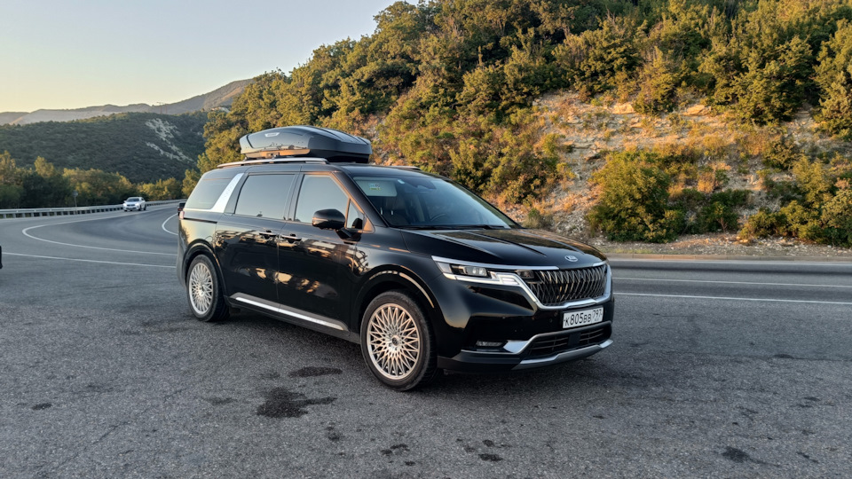 KIA Carnival 시 그 니 처