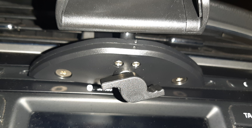 Свечи, держатель смартфона в CD-слот, предохранители — KIA Ceed (2G), 1 ...